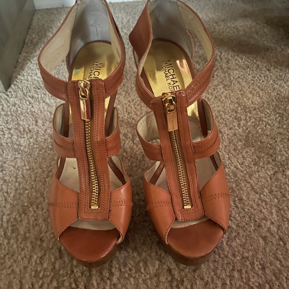 SOLD 1/06/25 Size 9 Michael Kors heels